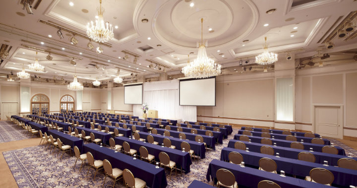 Large event space hall named 'La Rose' at Dai-ichi-Hotel Tokyo in Shimbashi in school style