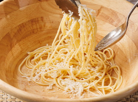 チーズで絡ませたパスタ