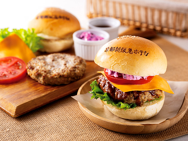 しば漬けのタルタルで食べるハンバーガー 焦がしバター香る デミグラスソース