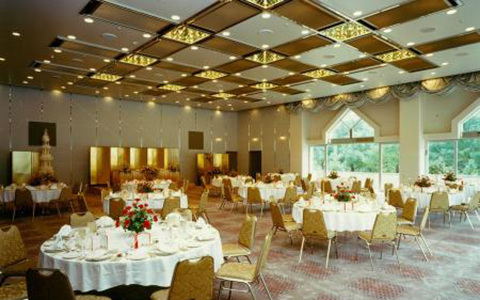 クリスタルホール