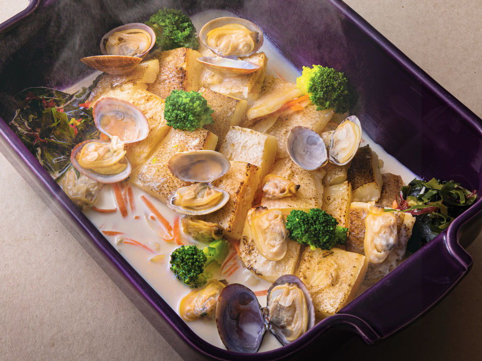 白身魚の白ワイン蒸し チャウダーソース