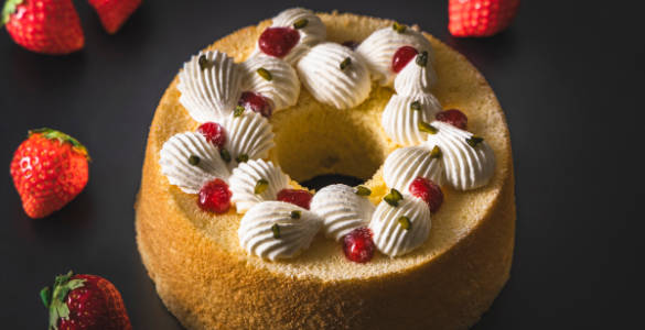 苺クリームのシフォンケーキ