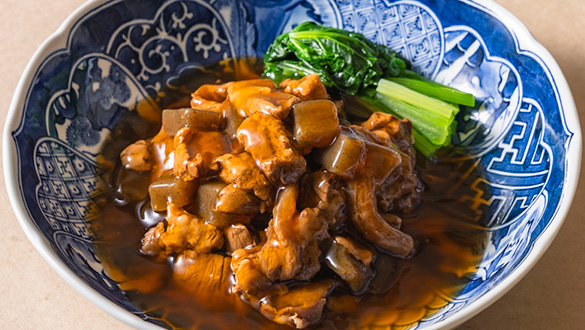 牛すじ肉とこんにゃくの醤油煮込み