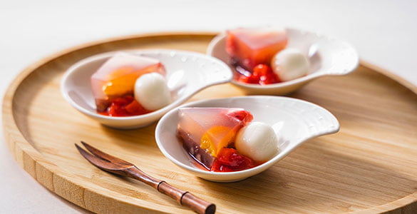 苺寒天と白玉　苺のソース