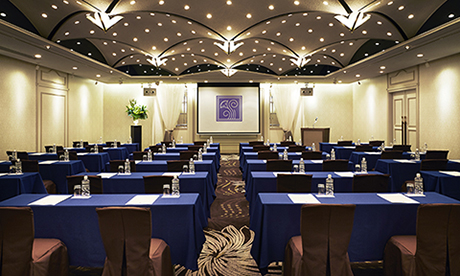 星空を思わせる照明と個性的なインテリアが彩る、スタイリッシュな中宴会場「月華」