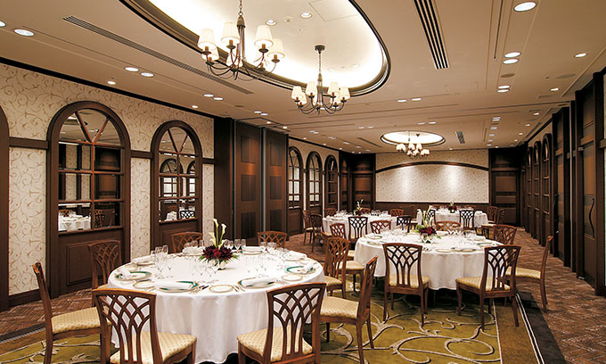 シックな雰囲気の小宴会場