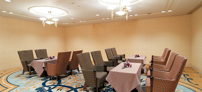 落ちついた内装の小宴会場