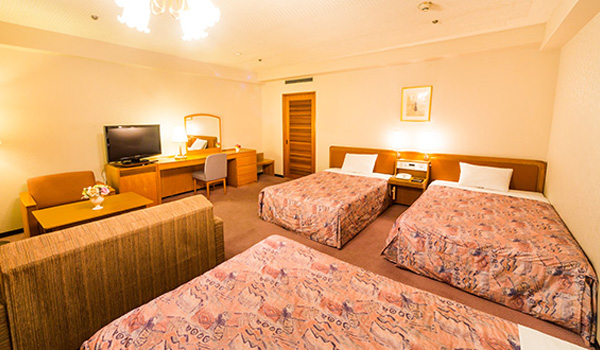 ザクラウンパレス新阪急高知のファミリールーム