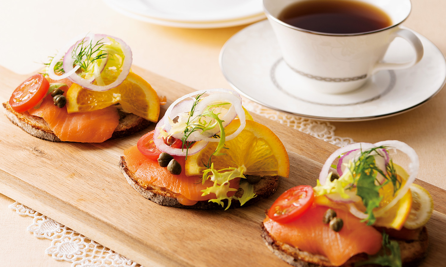 スモークサーモンのスモーブロー