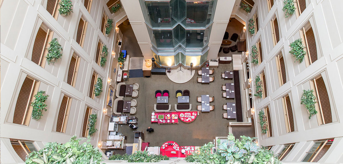 上から撮影した館内ロビー